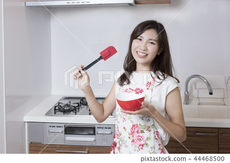 女人做手工巧克力 女人做手工巧克力 44468500