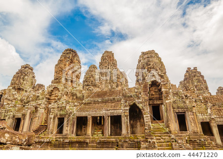 Ancient Bayon Temple Ruins. 44471220