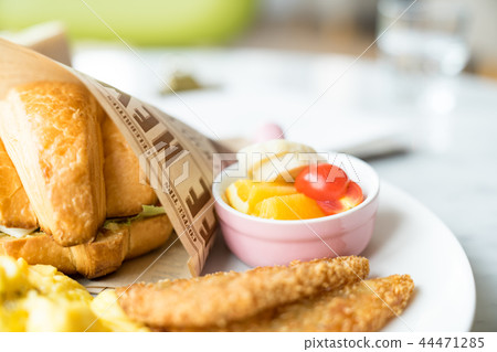 早上中旬,包括滑,可愛,聖明治,Mizuhana。這是浪漫的浪漫詩句。當地的日本,優雅的鄉間別墅。 早上中旬,包括滑,可愛,聖明治,Mizuhana。這是浪漫的浪漫詩句。當地的日本,優雅的鄉間別墅。 44471285