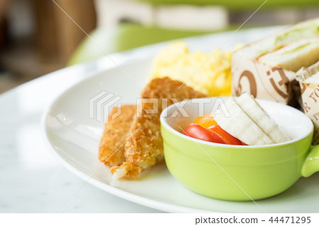 早上中旬,包括滑,可愛,聖明治,Mizuhana。這是浪漫的浪漫詩句。當地的日本,優雅的鄉間別墅。 早上中旬,包括滑,可愛,聖明治,Mizuhana。這是浪漫的浪漫詩句。當地的日本,優雅的鄉間別墅。 44471295