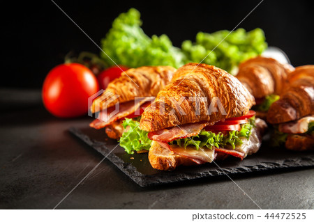 Classic BLT croissant sandwiches Classic BLT croissant sandwiches 44472525
