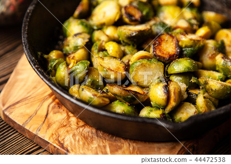 Roasted brussles sprouts Roasted brussles sprouts 44472538
