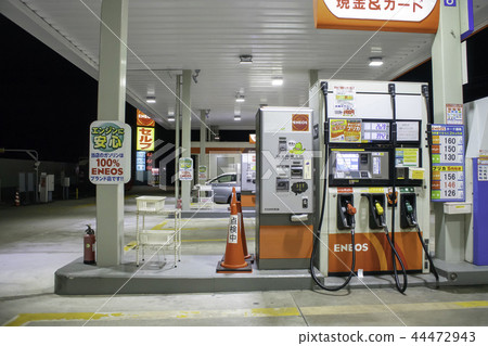 自助加油站在晚上 44472943