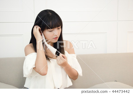 一個冷酷的女人,一個自殘的人 一個冷酷的女人,一個自殘的人 44473442