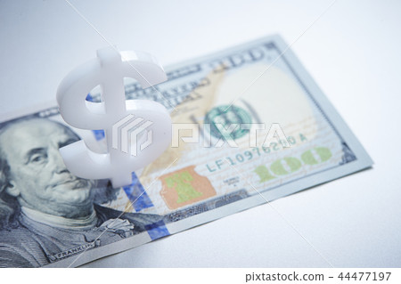 美國100美元的鈔票和美元馬克 44477197