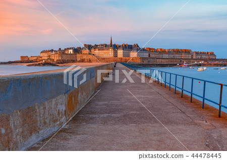 Medieval fortress Saint-Malo, Brittany, France Medieval fortress Saint-Malo, Brittany, France 44478445