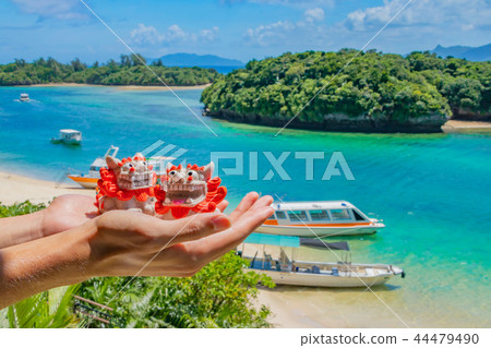 Okinawa Ishigakijima Kawahira Bay and Shisa Okinawa Ishigakijima Kawahira Bay and Shisa 44479490