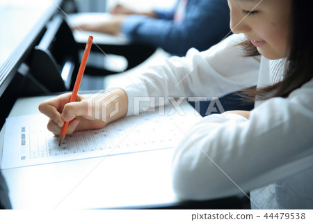 Primary school student who tests Primary school student who tests 44479538