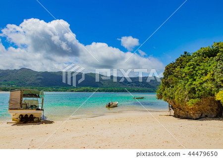 Okinawa Ishigakijima Kawahira Bay 44479650
