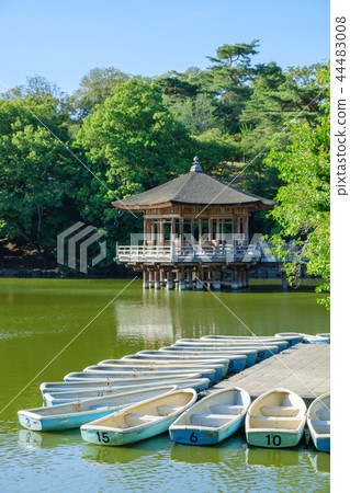 Ukimido和船在奈良公園 Ukimido和船在奈良公園 44483008