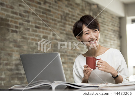 女士商務電腦 女士商務電腦 44483206