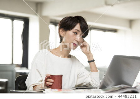 女士商務電腦 女士商務電腦 44483211