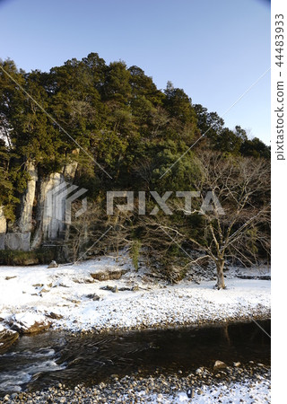 Onodera cliff buddha snow scene 44483933