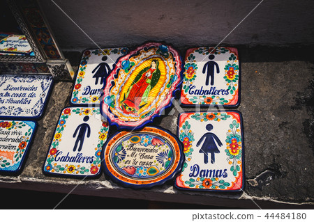 在墨西哥烤Talavera 在墨西哥烤Talavera 44484180