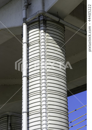 Shinkansen viaduct leg seismic reinforcement 44485222