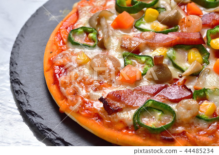 Mixed pizza Mixed pizza 44485234
