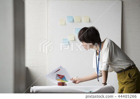 創意的女商人 創意的女商人 44485266