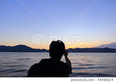 Photographer shooting the sunset 44486824