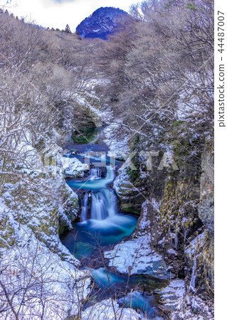 瀑布的冬天風景 瀑布的冬天風景 44487007