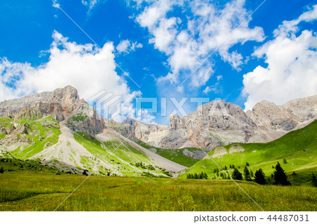Fuciade valley in the Italian Dolomites 44487031