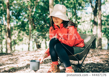 Woman cooking in the mountains 44487176