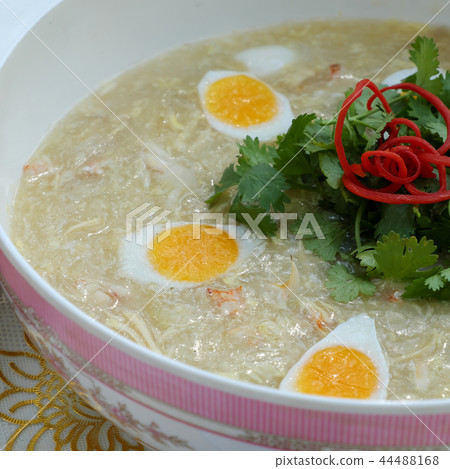 Vietnamese family meal 44488168