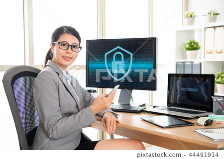 female office worker contacting customers female office worker contacting customers 44491914