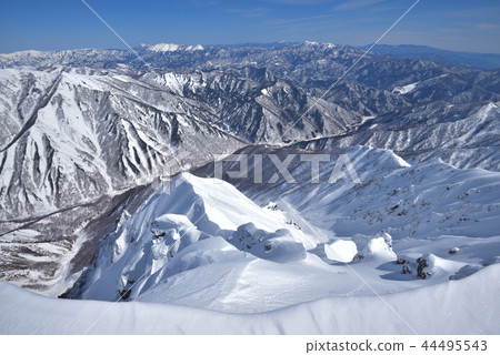 View Ichino Kurasawa, Higashi-one, Machigazawa from the ear of Yukiyama Tanigawadake peak Oki 44495543