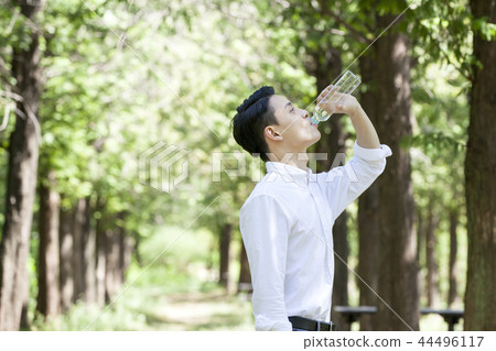 韓國青年 44496117