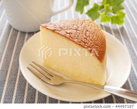 Souffle cheesecake 44497187