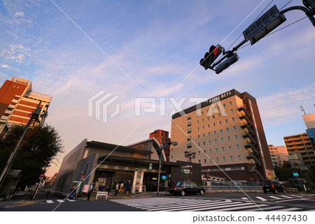 日本的東京都市風景您可以看到Komagome站(北出口)等的城市景觀 日本的東京都市風景您可以看到Komagome站(北出口)等的城市景觀 44497430
