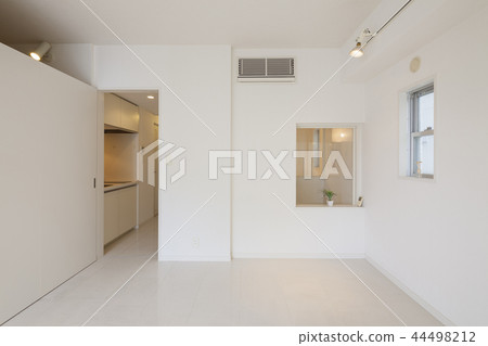 Bright room 44498212