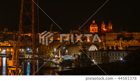 Night view to docks in Senglea 44501378