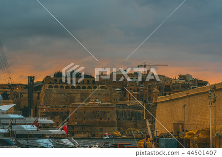 Valletta in the evening, view from Il-Birgu 44501407