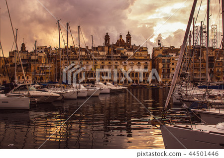 View to Senglea and Basilica  44501446