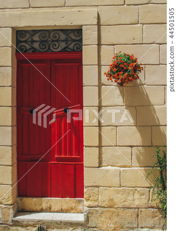 Maltese old red door 44501505