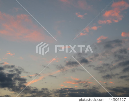傍晚的天空 傍晚的天空 44506327