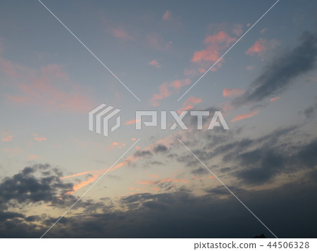 傍晚的天空 傍晚的天空 44506328