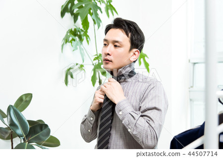 打扮男士(梳妝台,西裝,商人) 打扮男士(梳妝台,西裝,商人) 44507714