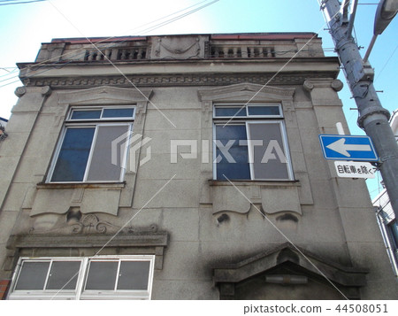 Unoccupied house 44508051