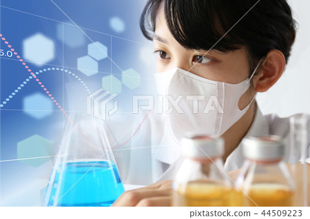 年輕的研究人員進行試 44509223