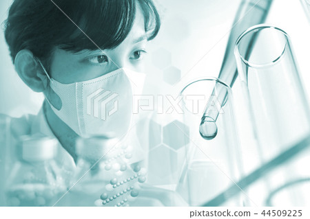 年輕的研究人員進行試 44509225