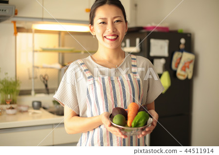 婦女與蔬菜 44511914