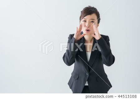 [With clipping path] Women to support 44513108