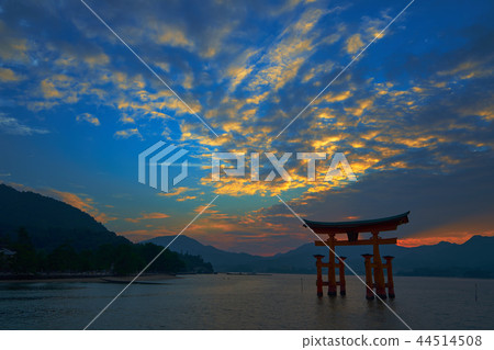 Miyajima _ Itsusima Shrine Otorii和Yuzuru _ No 4 Miyajima _ Itsusima Shrine Otorii和Yuzuru _ No 4 44514508