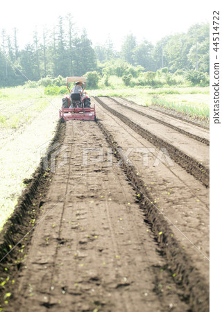 經營農業的人 經營農業的人 44514722