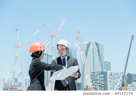 在建築行業工作的人（男，女） 44517154