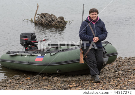 The woman with a gun 44517272