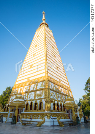 A pagoda in the temple 44517377