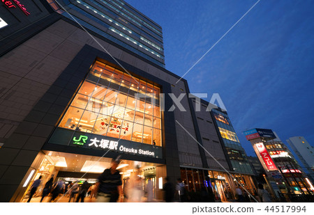 在日本的東京都市風景我看大塚市和車站廣場 44517994